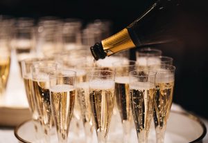 Des coupes de champagnes