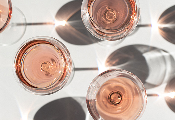 Des coupes de vins rose